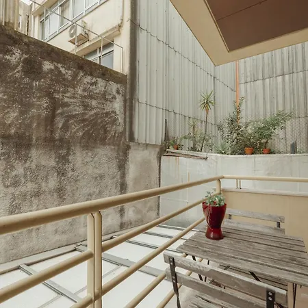 Downtown Trindade With Terrace By Vacationy * Porto