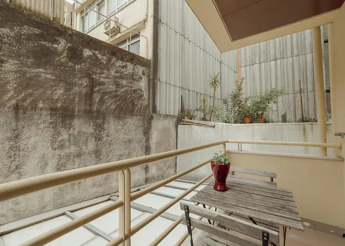 Downtown Trindade With Terrace By Vacationy * Oporto